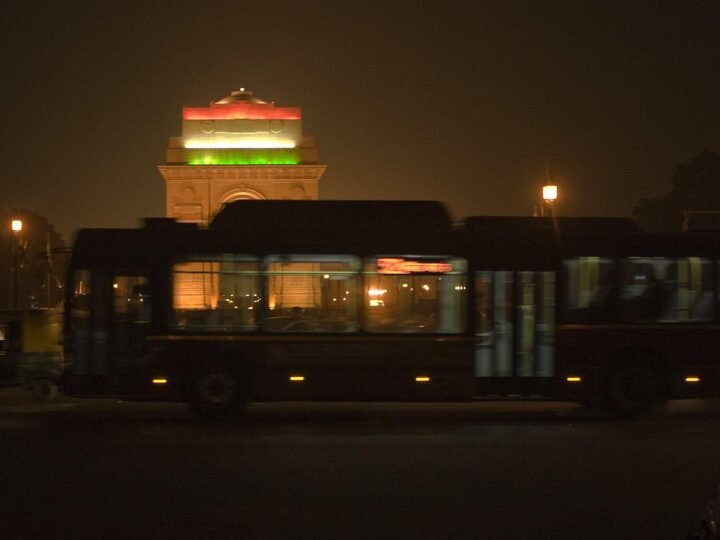 दिल्ली में निर्भया कांड जैसी वारदात! चलती बस में 16 वर्षीय छात्रा से गैंगरेप, ड्राइवर-कंडक्टर गिरफ्तार