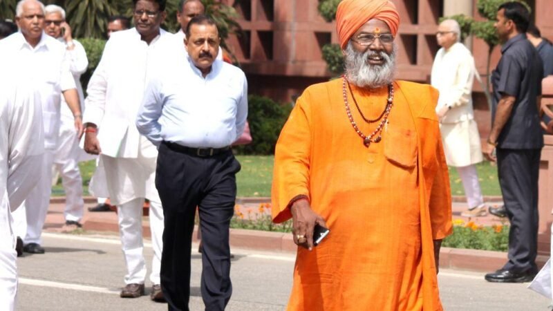 ‘भगवा का अपमान है’, पप्पू यादव के संसद में नाटक पर साक्षी महाराज का हमला