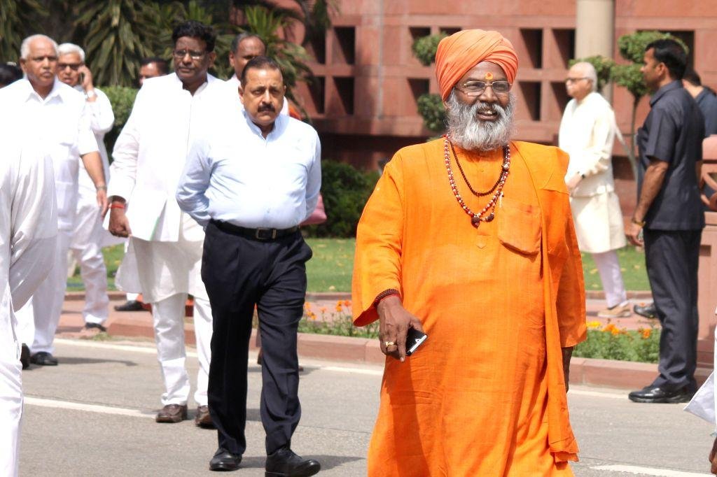 ‘भगवा का अपमान है’, पप्पू यादव के संसद में नाटक पर साक्षी महाराज का हमला