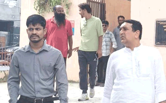 नगरायुक्त ने वार्ड 50 और 34 का किया निरीक्षण, अतिक्रमण व जलभराव पर दिए निर्देश