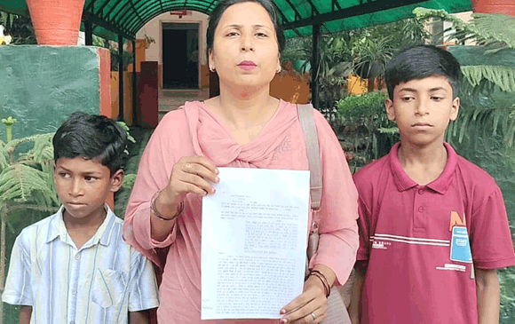 महिला ने धर्म परिवर्तन कर शादी कराने का लगाया आरोप, दो बच्चों के बाद छोड़ने का दावा