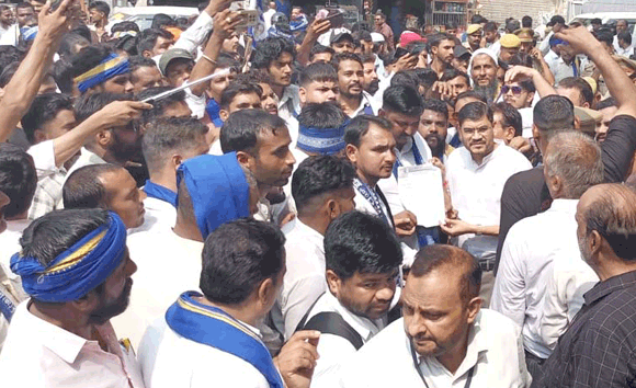 आसपा कार्यकर्ताओं ने जिला मुख्यालय पर किया प्रदर्शन