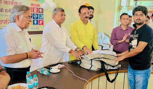 जिला उद्योग केंद्र में मनाया गया विश्वकर्मा दिवस, लाभार्थियों को बांटी गई टूलकिट