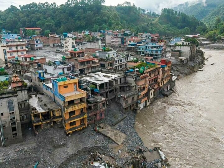 नेपाल में आई विनाशकारी बाढ़ में अब तक 1,344 शव बरामद, 4,898 लोग अब भी लापता
