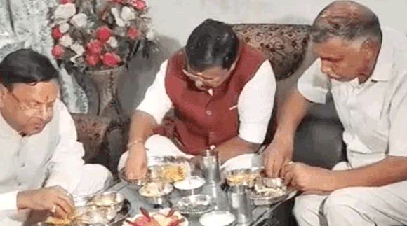 संत रविदास मंदिर में की पूजा-अर्चना