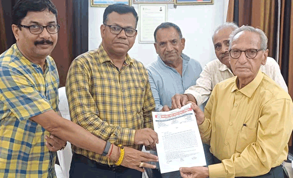 मुख्य डाकघर की बदहाल व्यवस्थाओं पर व्यापार मंडल नाराज, सौंपा ज्ञापन