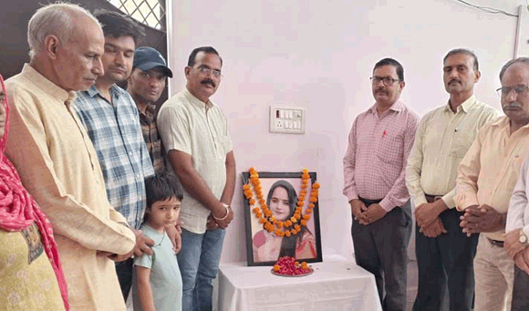 स्वर्गीय नेहा धीमान के परिवार को टीएससीटी ने दी 51 लाख रुपये की आर्थिक मदद