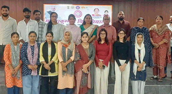 विकसित भारत 2047 पर भाषण प्रतियोगिता, छात्र-छात्राओं ने रखे विचार