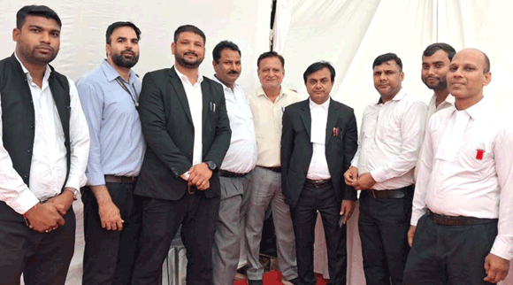 अधिवक्ताओं ने अखिलेश यादव को सौंपा छह सूत्रीय ज्ञापन, समस्याओं के समाधान की मांग