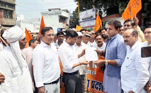 किसान सम्मान निधि बढ़ाकर 12 हजार करने की मांग, भाकिसं का धरना