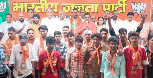 बसपा को झटका: रोहित प्रधान के नेतृत्व में सैकड़ों कार्यकर्ताओं ने थामा भाजपा का दामन