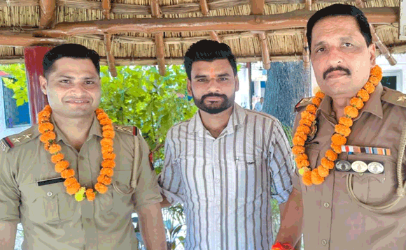नवनियुक्त थाना अध्यक्ष व चौकी प्रभारी से मिले ब्राह्मण महासभा के जिलाध्यक्ष