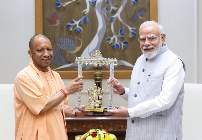 पीएम मोदी से मिले सीएम योगी, यूपी के बड़े प्रोजेक्ट और चुनावी तैयारियों पर मंथन