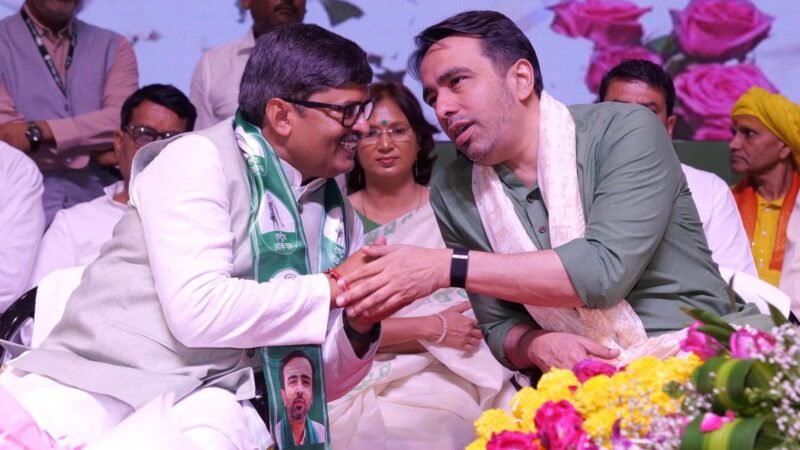 ‘आंखों में बसा अहंकार…’, अखिलेश यादव के बुद्धिजीवी वाले बयान पर भड़की RLD