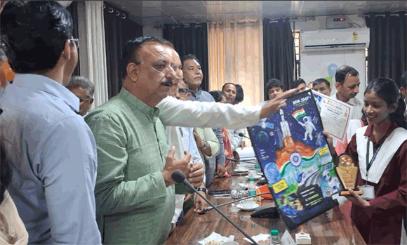 मेरे सपनों का भारत: छात्र-छात्राओं ने कलाकृतियों में दिखाई विकसित भारत की तस्वीर