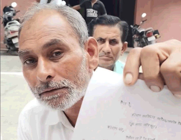 आठ वर्ष से चकमार्ग से अवैध कब्जा न हटने से नाराज किसान संपूर्ण समाधान दिवस पर ही धरने पर बैठा