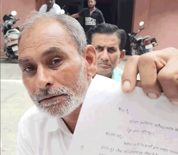 आठ वर्ष से चकमार्ग से अवैध कब्जा न हटने से नाराज किसान संपूर्ण समाधान दिवस पर ही धरने पर बैठा