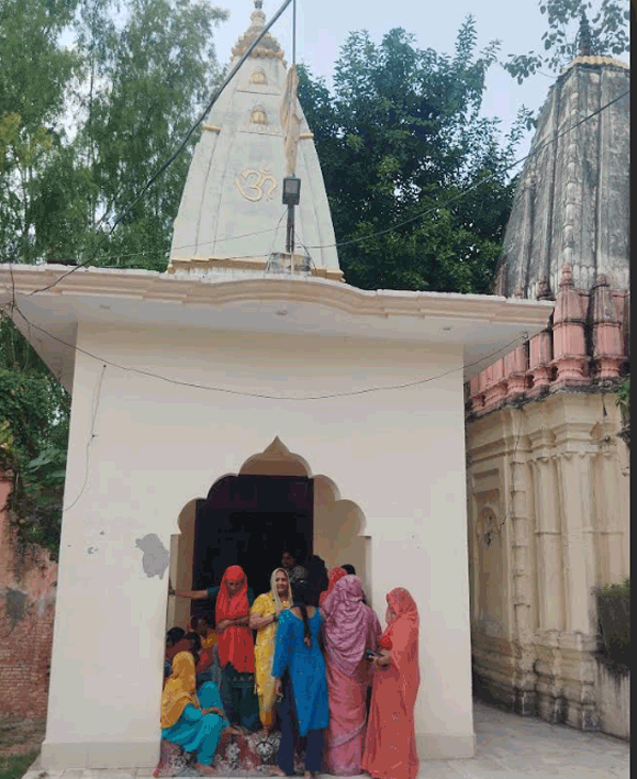 नकुड़ में भगवान कान्हा की छठी पर श्रद्धालुओं ने की पूजा-अर्चना, भंडारे में उमड़ी भीड़