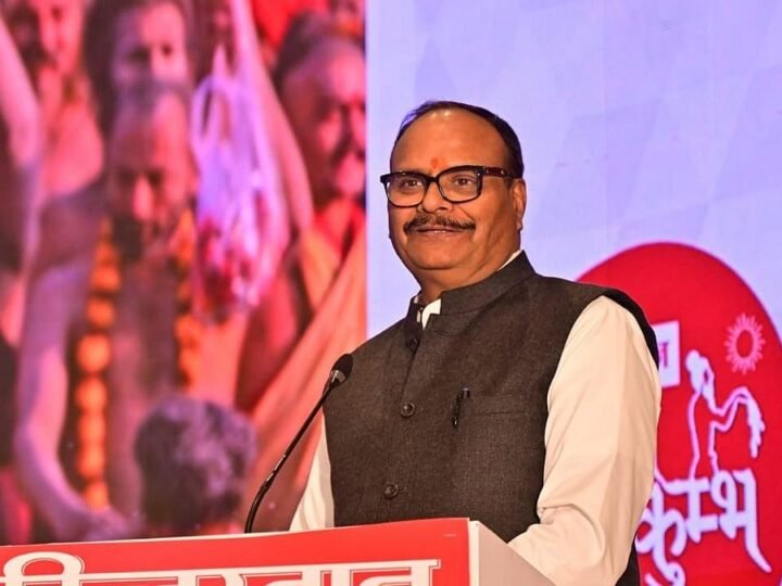 ‘नौकरी के चक्कर में मत पड़ो, 4 घंटे टैक्सी चलाओ’, ब्रजेश पाठक के बयान पर सियासी घमासान