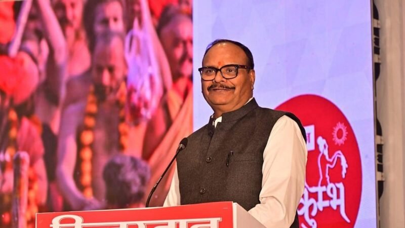 ‘नौकरी के चक्कर में मत पड़ो, 4 घंटे टैक्सी चलाओ’, ब्रजेश पाठक के बयान पर सियासी घमासान