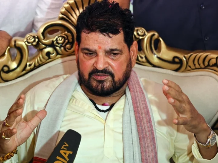 ‘अखिलेश के बिना सब सूना है…’ सपा और कांग्रेस गठबंधन पर बृजभूषण सिंह का बयान, बढ़ी सियासी हलचल
