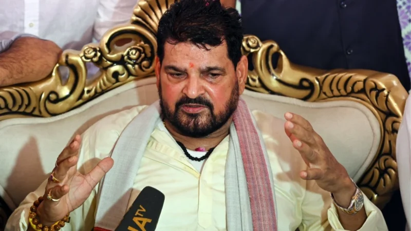 ‘अखिलेश के बिना सब सूना है…’ सपा और कांग्रेस गठबंधन पर बृजभूषण सिंह का बयान, बढ़ी सियासी हलचल