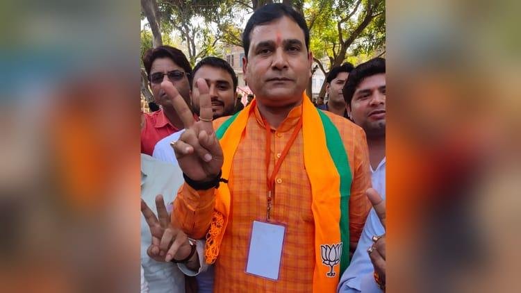 गाजियाबाद में प्रेस कॉन्फ्रेंस में बवाल, मारने को दौड़े MLA नंदकिशोर गुर्जर