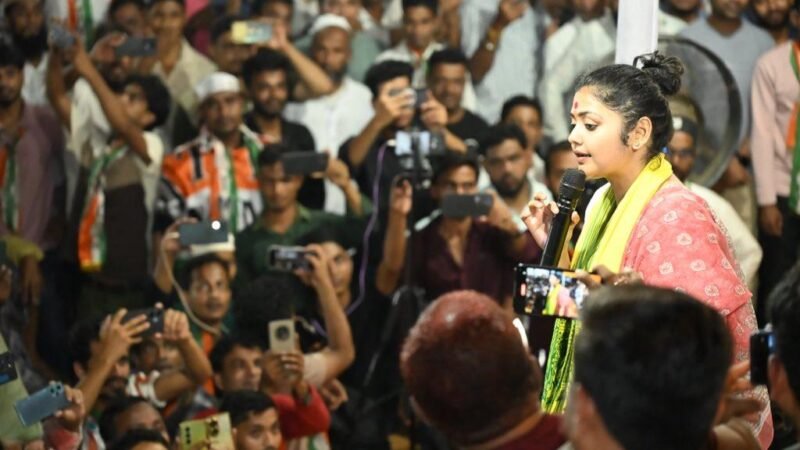 EC के फैसले से ममता बनर्जी को झटका, सायोनी घोष ने शायराना अंदाज में कसा तंज