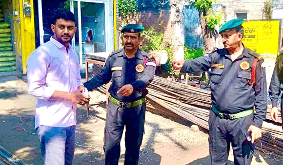 सहारनपुर में दो दर्जन दुकानों से हटाया अतिक्रमण, 8,500 रुपये जुर्माना वसूला