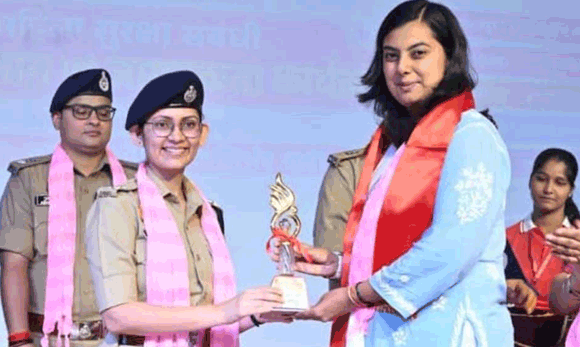 मिशन शक्ति फेज-6: छात्राओं को बताए महिला सुरक्षा के अधिकार, साइबर अपराध से बचाव के दिए टिप्स