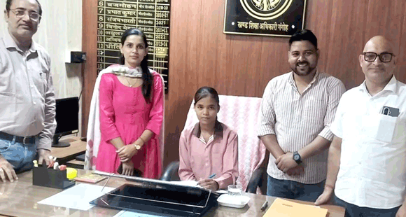 मिशन शक्ति: एक दिन की बीईओ बनीं छात्रा रानी, हिमांशी ने संभाली प्रधानाध्यापिका की जिम्मेदारी