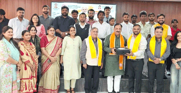 मां शाकुंभरी विश्वविद्यालय में युवाओं ने दिखाई नवाचार की प्रतिभा, आर्यन का स्टार्टअप रहा सर्वश्रेष्ठ