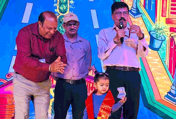 तीन साल की सेजल ने 120 सेकंड में रामायण से जुड़े दर्जनों सवालों के दिए जवाब