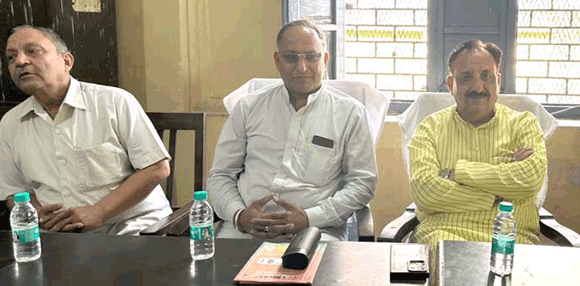शिक्षक-स्नातक चुनाव को लेकर विधायक राजीव गुंबर ने शिक्षकों से किया संवाद