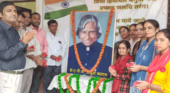 विद्या देवी मंदिर स्कूल में मनाई गई डॉ. एपीजे अब्दुल कलाम की जयंती, शिक्षकों-छात्रों ने किया नमन