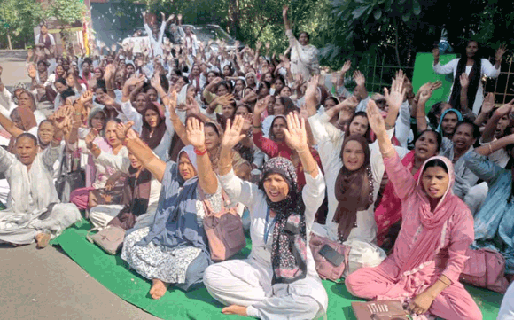 नौवें दिन भी जारी रहा आशा कार्यकत्रियों का धरना, 30 हजार मानदेय और राज्य कर्मचारी का दर्जा देने की मांग