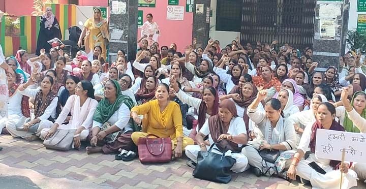 ₹30 हजार मानदेय पर अड़ीं आशाएं, 22 अक्टूबर को लखनऊ कूच का ऐलान