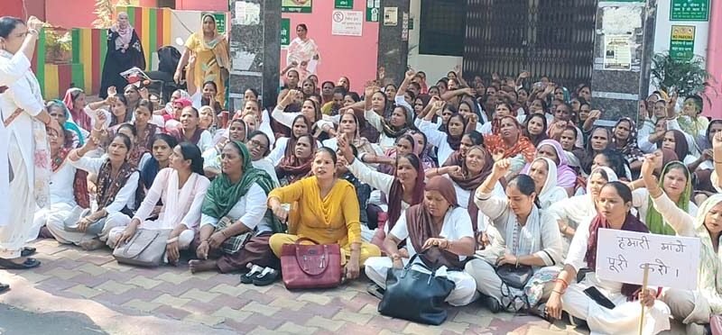 ₹30 हजार मानदेय पर अड़ीं आशाएं, 22 अक्टूबर को लखनऊ कूच का ऐलान