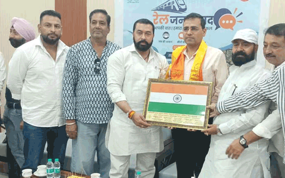 सहारनपुर की रेल समस्याओं को लेकर व्यापारियों ने रेल मंत्री को भेजा ज्ञापन, बंद मेमू ट्रेनों को दोबारा चलाने की मांग
