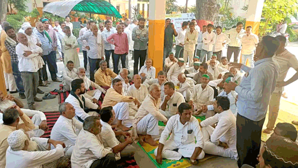 दया शुगर मिल समय पर चालू कराने की मांग, किसानों ने डीएम को सौंपा ज्ञापन