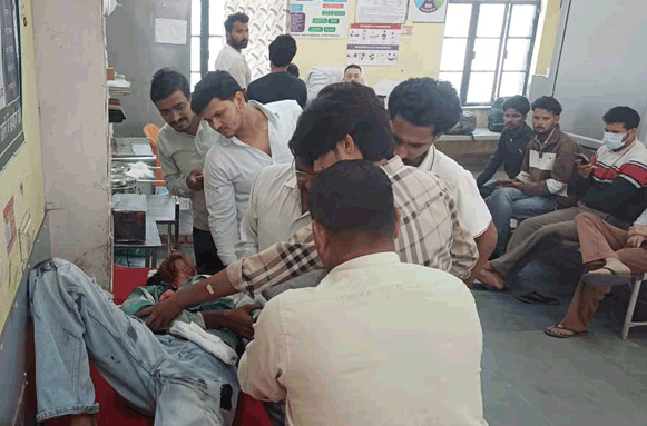 नानौता में कार-बाइक की जोरदार भिड़ंत, युवक गंभीर घायल; जिला अस्पताल रेफर