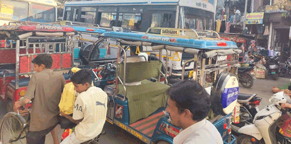 छुटमलपुर में अतिक्रमण से सिकुड़ी सड़कें, जगह-जगह जाम से लोग परेशान