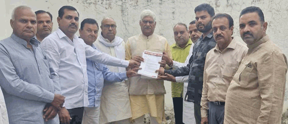 स्वच्छता प्रमाण-पत्र का भट्ठा मालिकों ने किया विरोध, राज्यमंत्री को सौंपा ज्ञापन