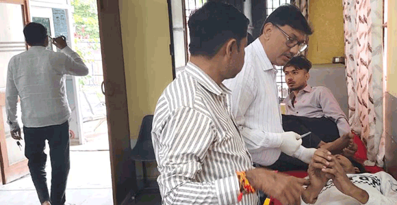 नानौता में ट्रैक्टर-ट्रॉली से टकराई बाइक, दो सगे भाई गंभीर घायल