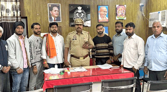 देवी-देवताओं के चित्रों वाले पटाखों की बिक्री पर रोक लगाने की मांग, हिंदू संगठन ने सौंपा ज्ञापन