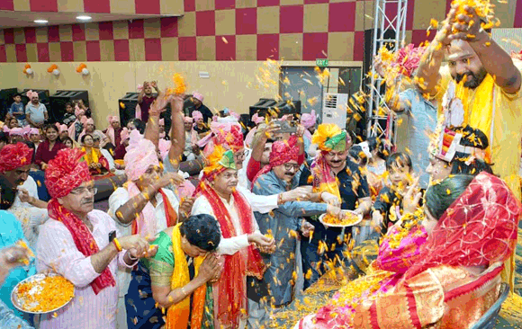 देर रात तक राधा-कृष्ण के भक्तिरस में डूबे रहे श्रद्धालु