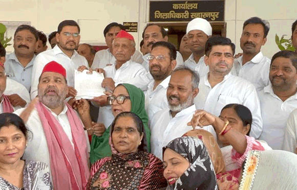 स्नातक-शिक्षक निर्वाचन में फर्जी वोटों के आरोप पर सपा का प्रदर्शन