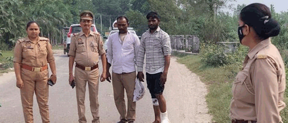 बिहारीगढ़ पुलिस ने दो जिला बदर आरोपियों को जिले की सीमा से किया निष्कासित