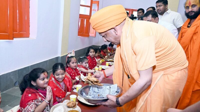 CM योगी ने किया कन्या पूजन, बोले- ‘सिद्धियों को प्रदान करने वाला है मां का नवम स्वरूप’