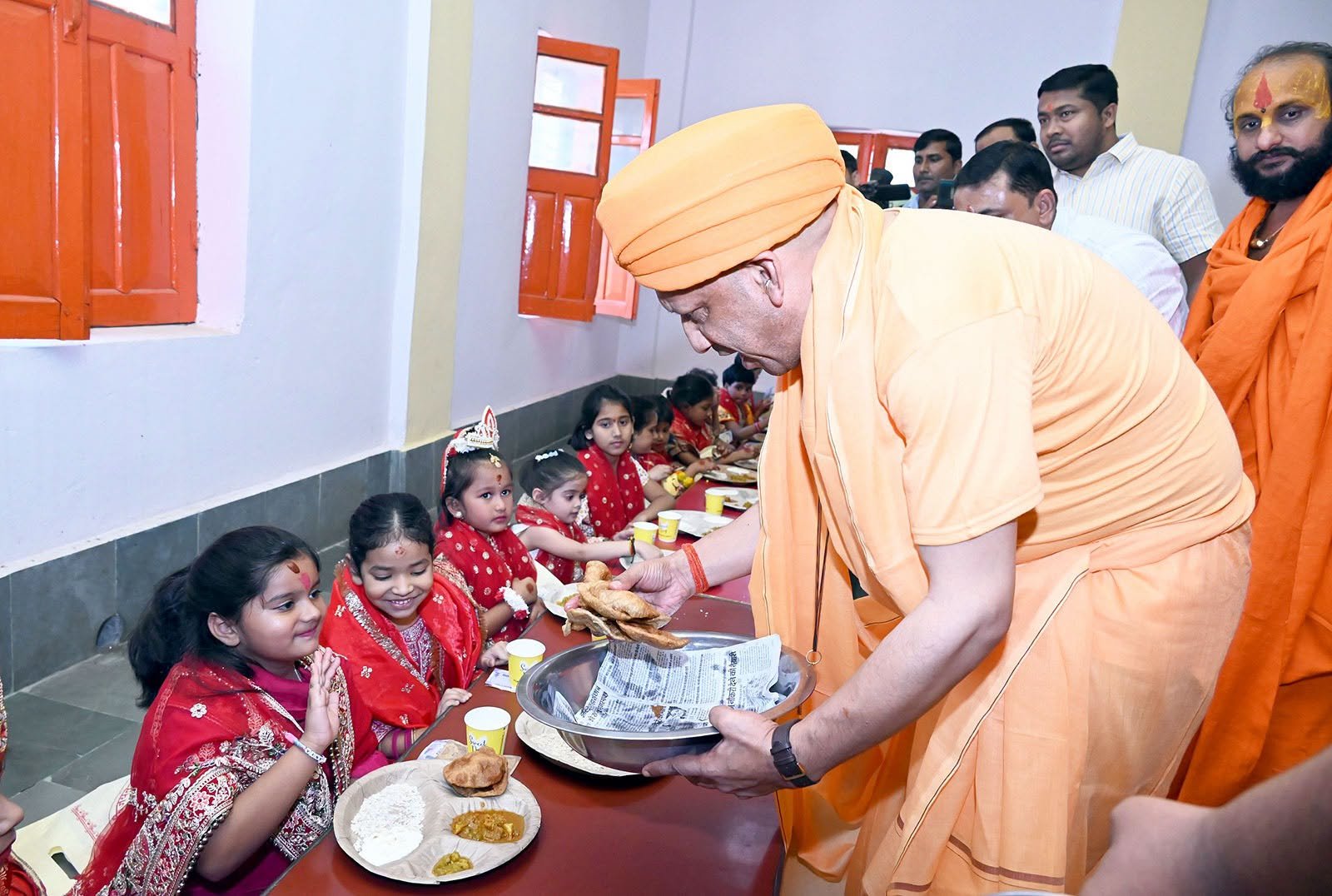 CM योगी ने किया कन्या पूजन, बोले- ‘सिद्धियों को प्रदान करने वाला है मां का नवम स्वरूप’